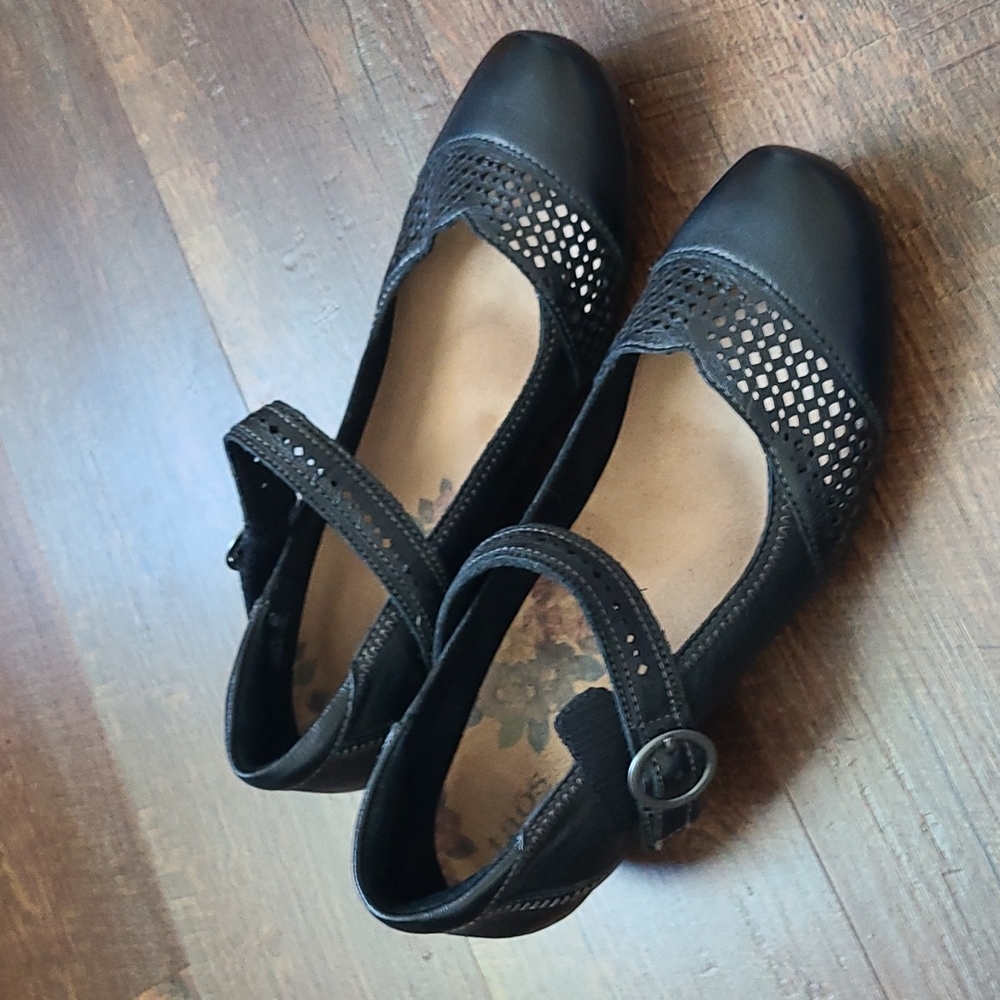Taos size 8.5